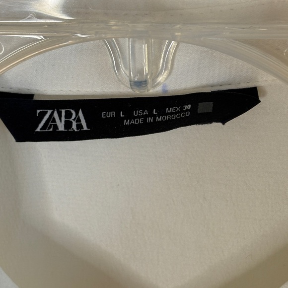 Zara Cream Button Down Blouse with Peter Pan Collar and Long Sleeves - Picture 2 of 7